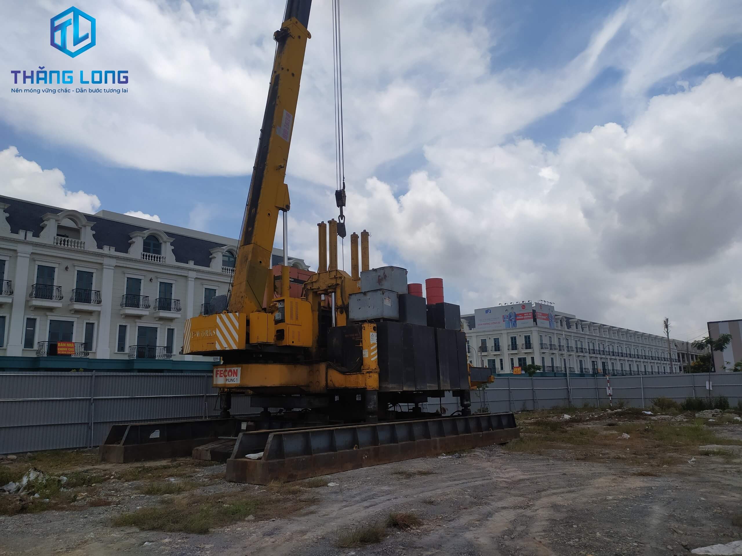Thăng Long - Cọc Bê Tông Chèm thi công ép cọc Vincom Shophouse Uông Bí