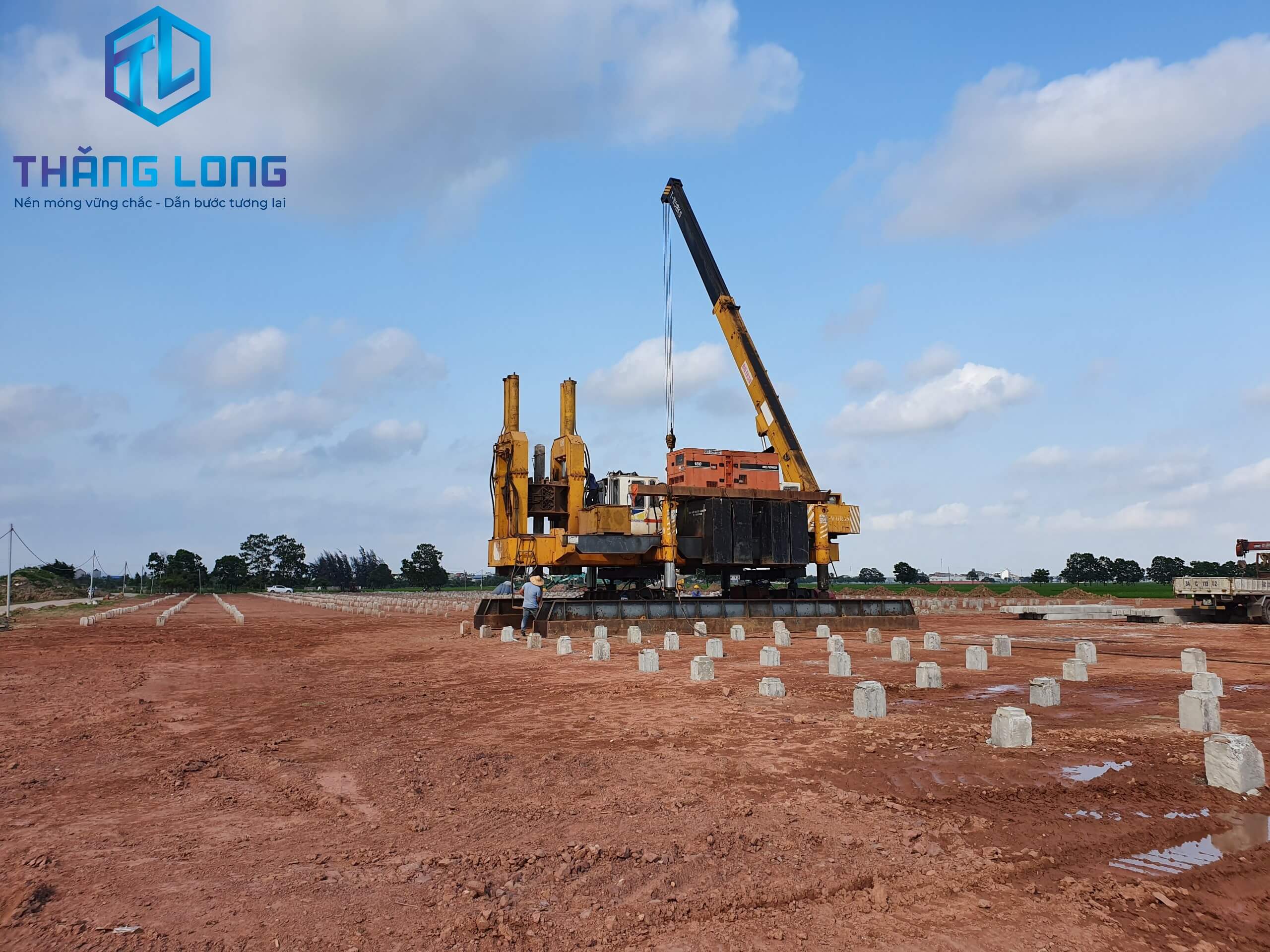Thăng Long - Cọc Bê Tông Chèm thi công ép cọc Nhà máy gạch Hùng Cường