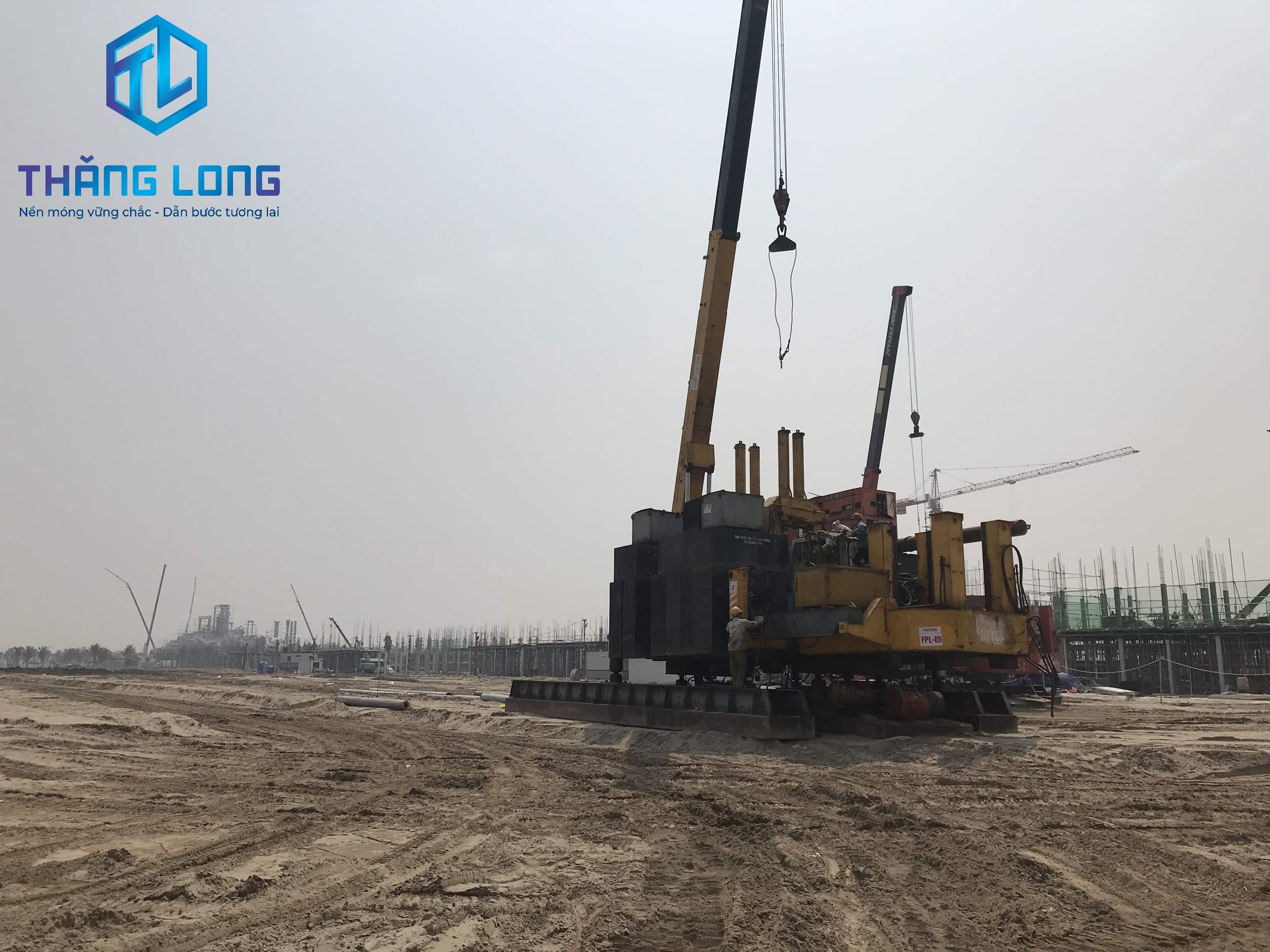 Thăng Long - Cọc Bê Tông Chèm thi công ép cọc Vinhomes Dream City