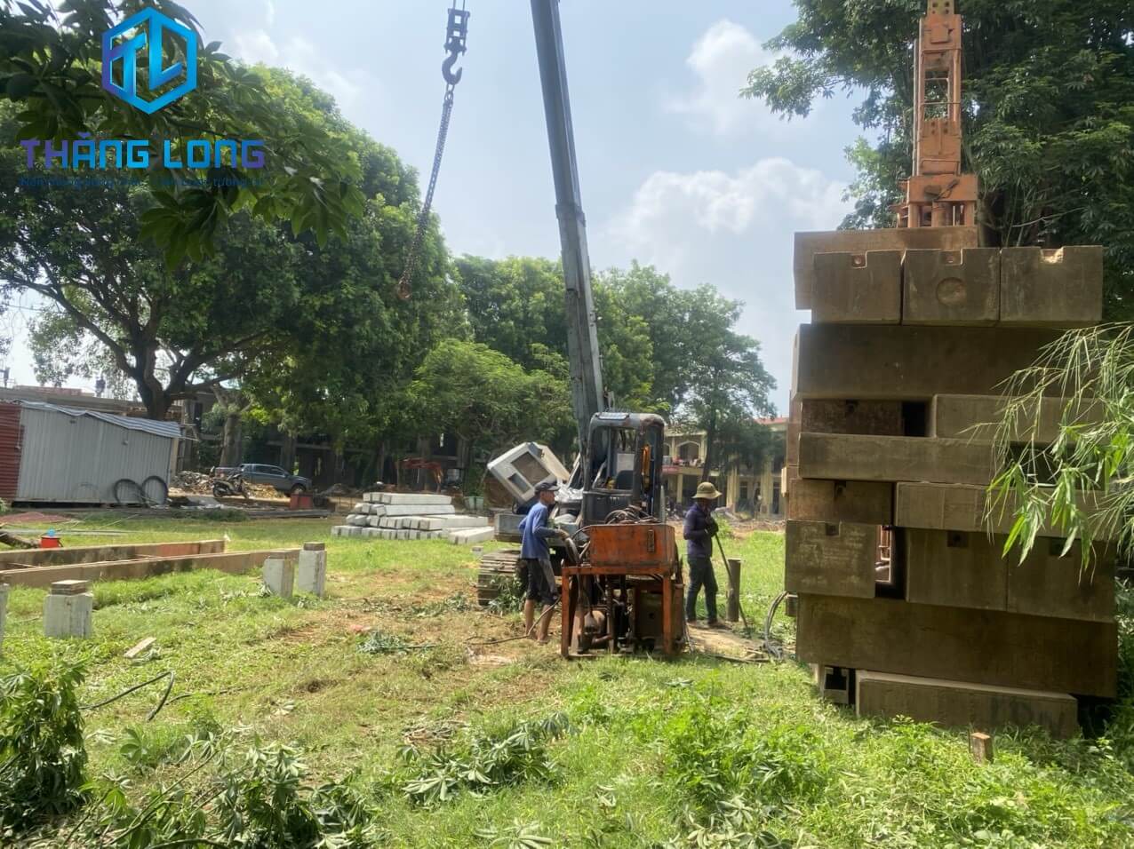 Thăng Long - Cọc Bê Tông Chèm thi công ép cọc THCS Hoàng Văn Thụ