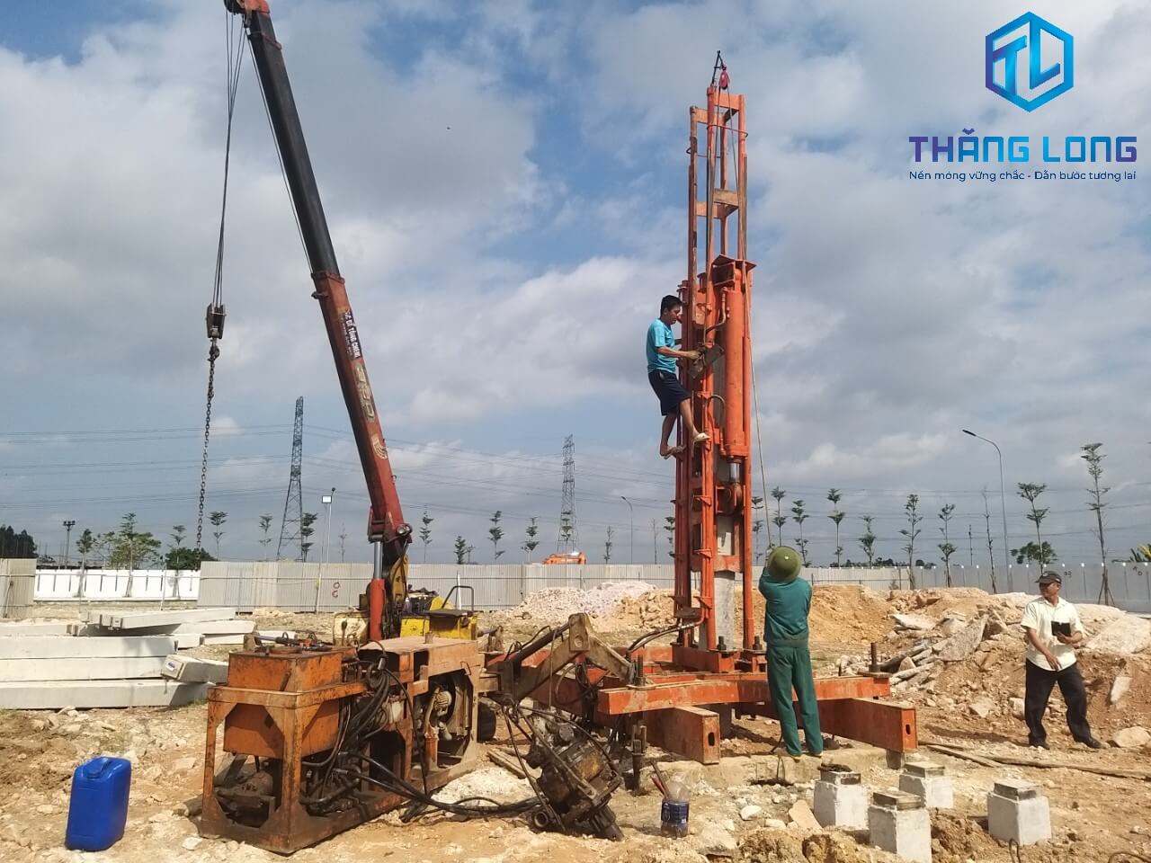 Thăng Long - Cọc Bê Tông Chèm thi công ép cọc THCS Ninh Sơn
