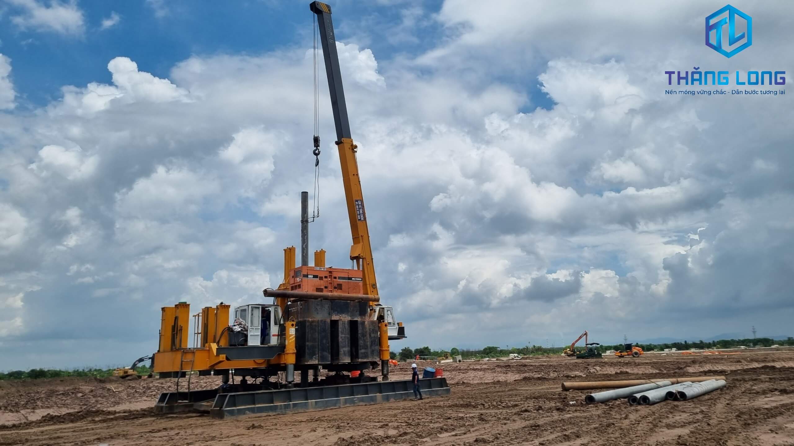Thăng Long - Cọc Bê Tông Chèm thi công ép cọc Vinhomes Royal Island Vũ Yên