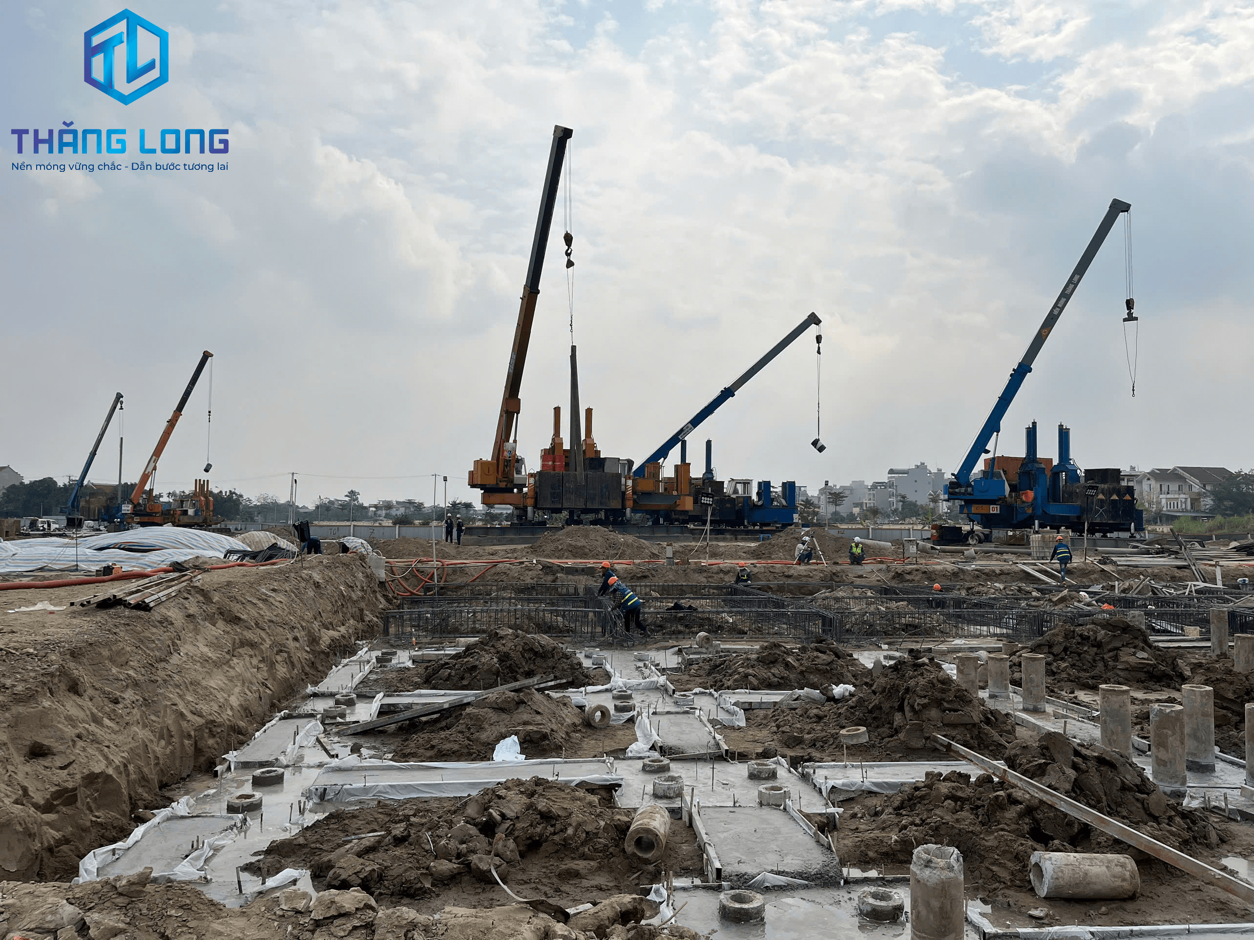 Thăng Long - Cọc Bê Tông Chèm thi công ép cọc Sunshine Grand City